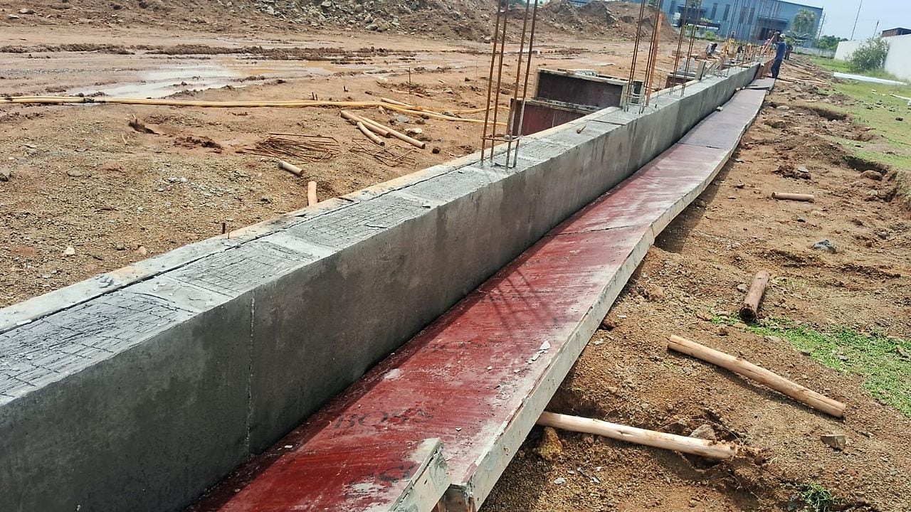Compound Wall Run